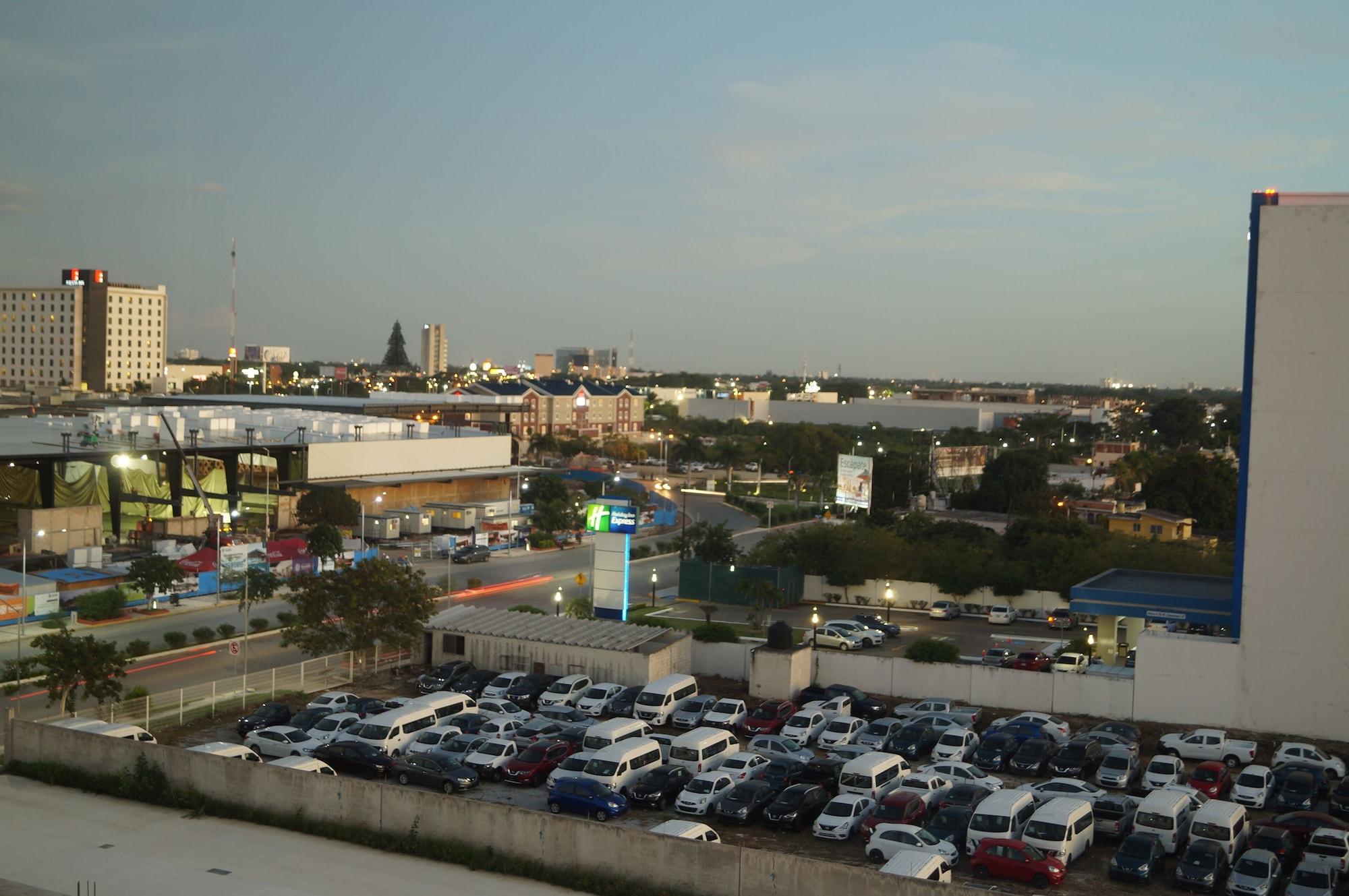 Hampton Inn By Hilton Mérida Exterior photo