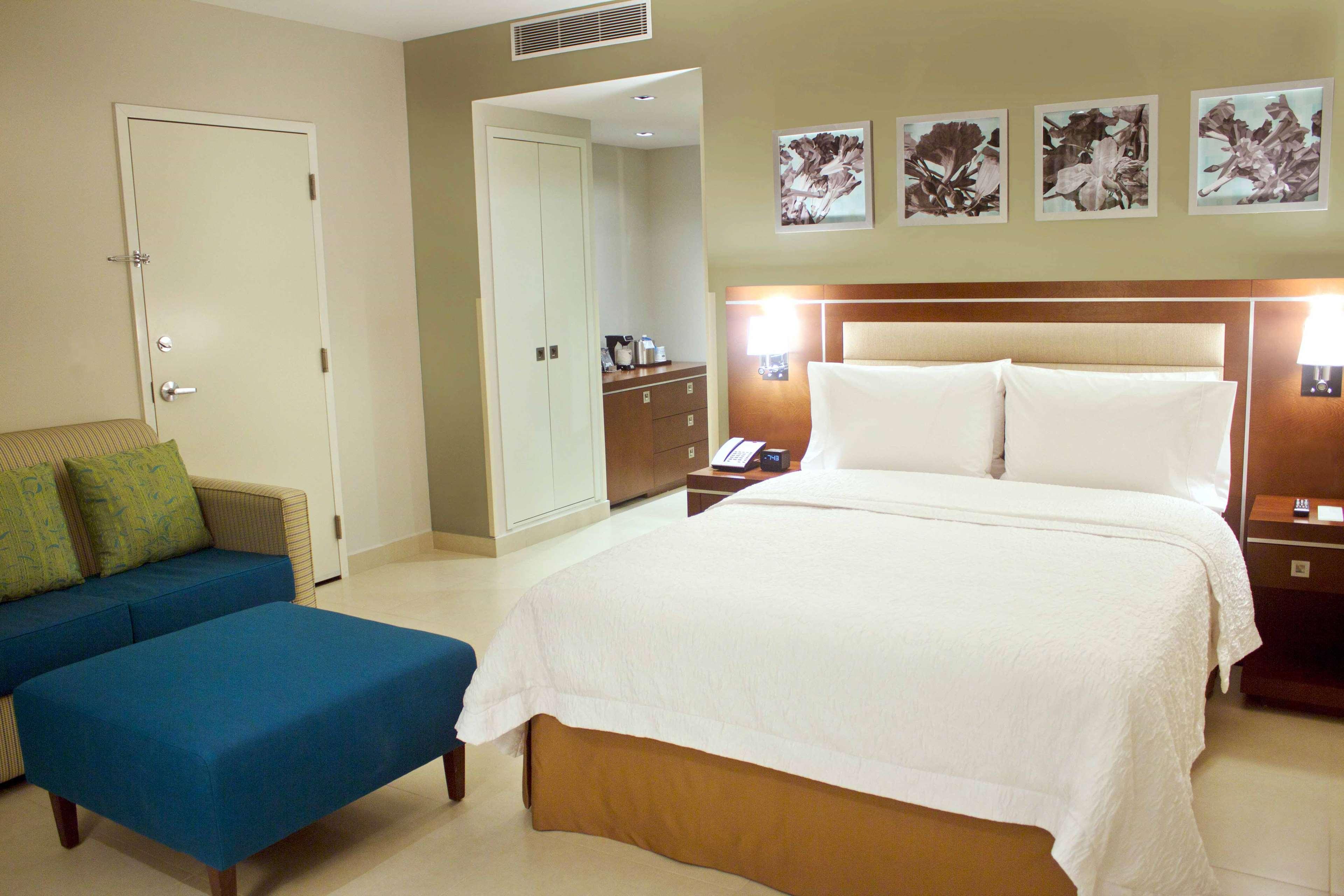 Hampton Inn By Hilton Mérida Exterior photo