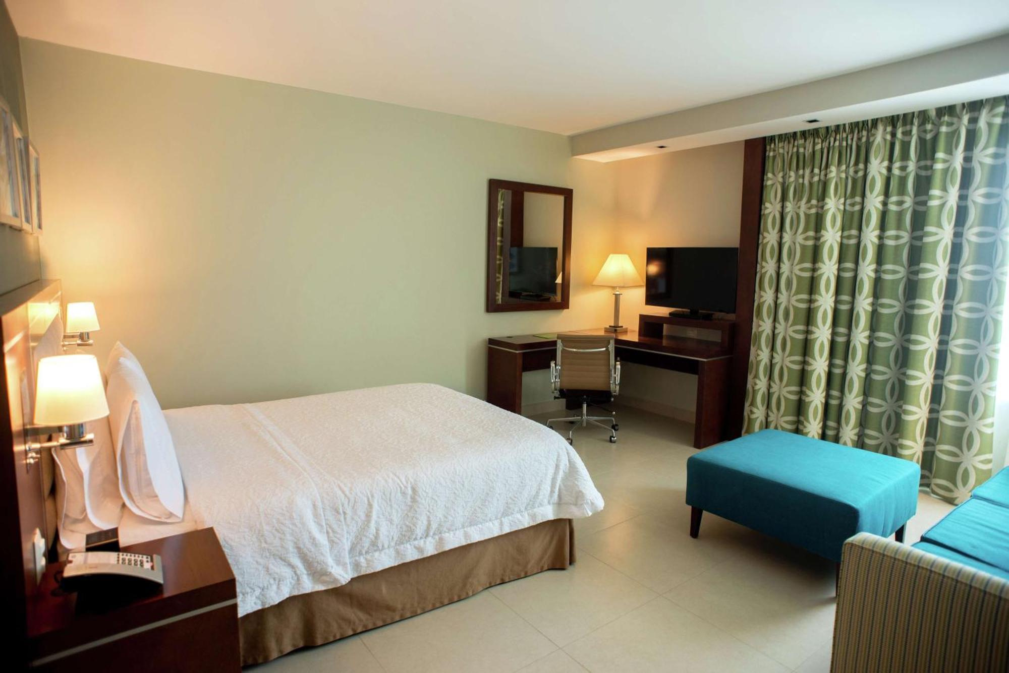 Hampton Inn By Hilton Mérida Exterior photo