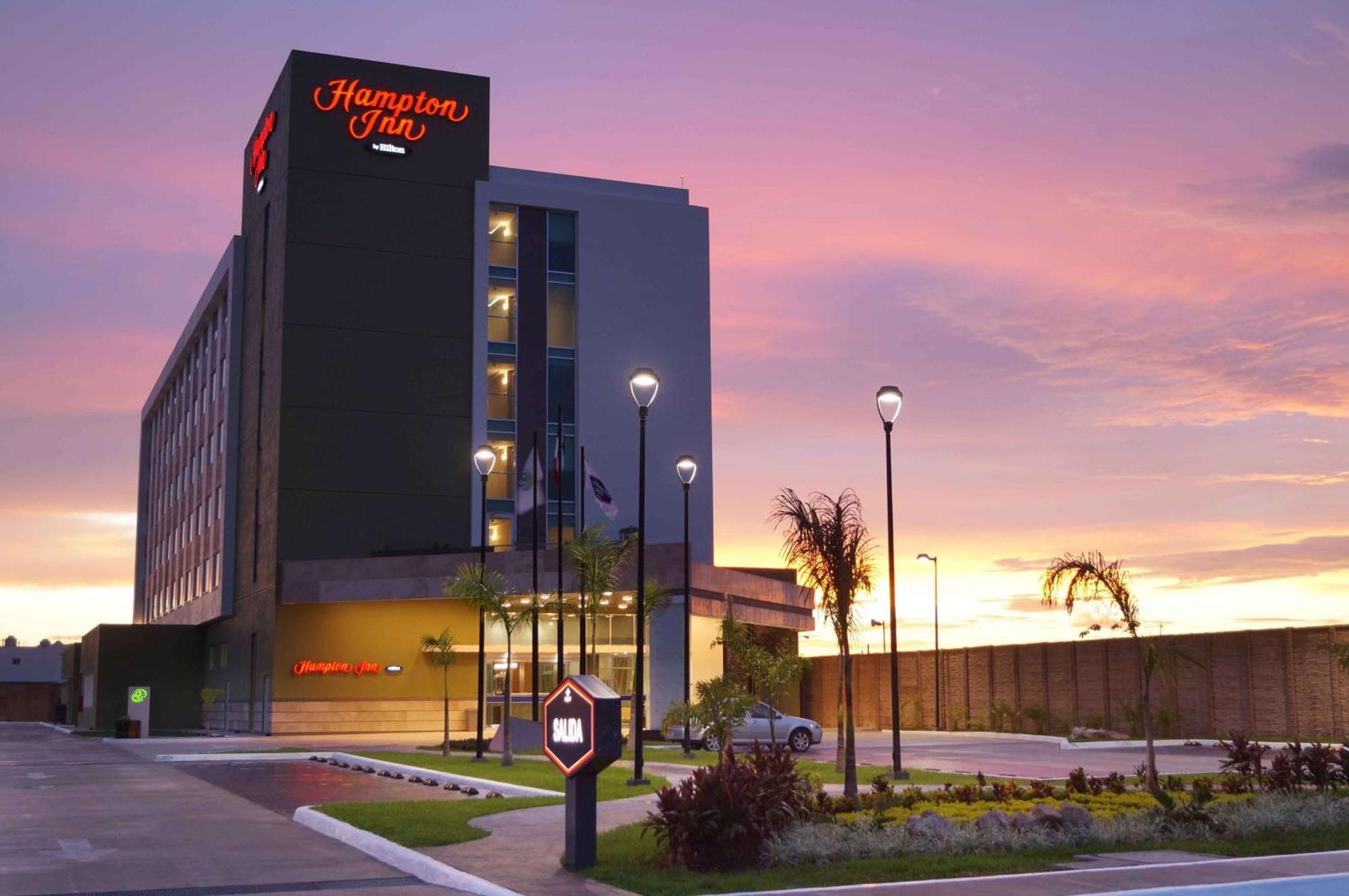Hampton Inn By Hilton Mérida Exterior photo