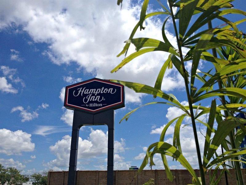 Hampton Inn By Hilton Mérida Exterior photo